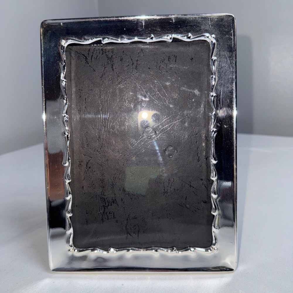 Silver Scalloped Wavy Border Photo Frame 5x7 Portrait Tabletop Display